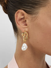 LAYLA EARRING